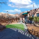 Casita Gomez- Courtyard - Quiet - Railyard - 1br