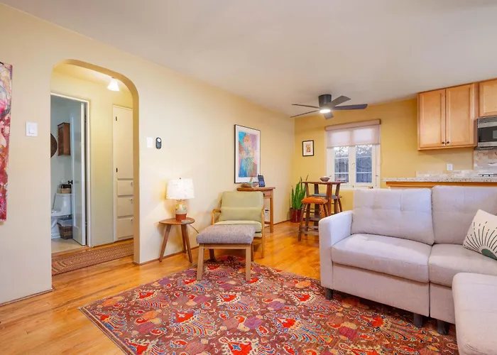 Casita Gomez- Courtyard - Quiet - Railyard - 1Br