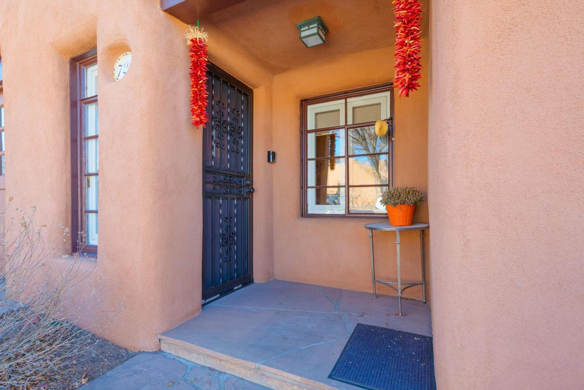 Casita Gomez- Courtyard - Quiet - Railyard - 1br Holiday home *