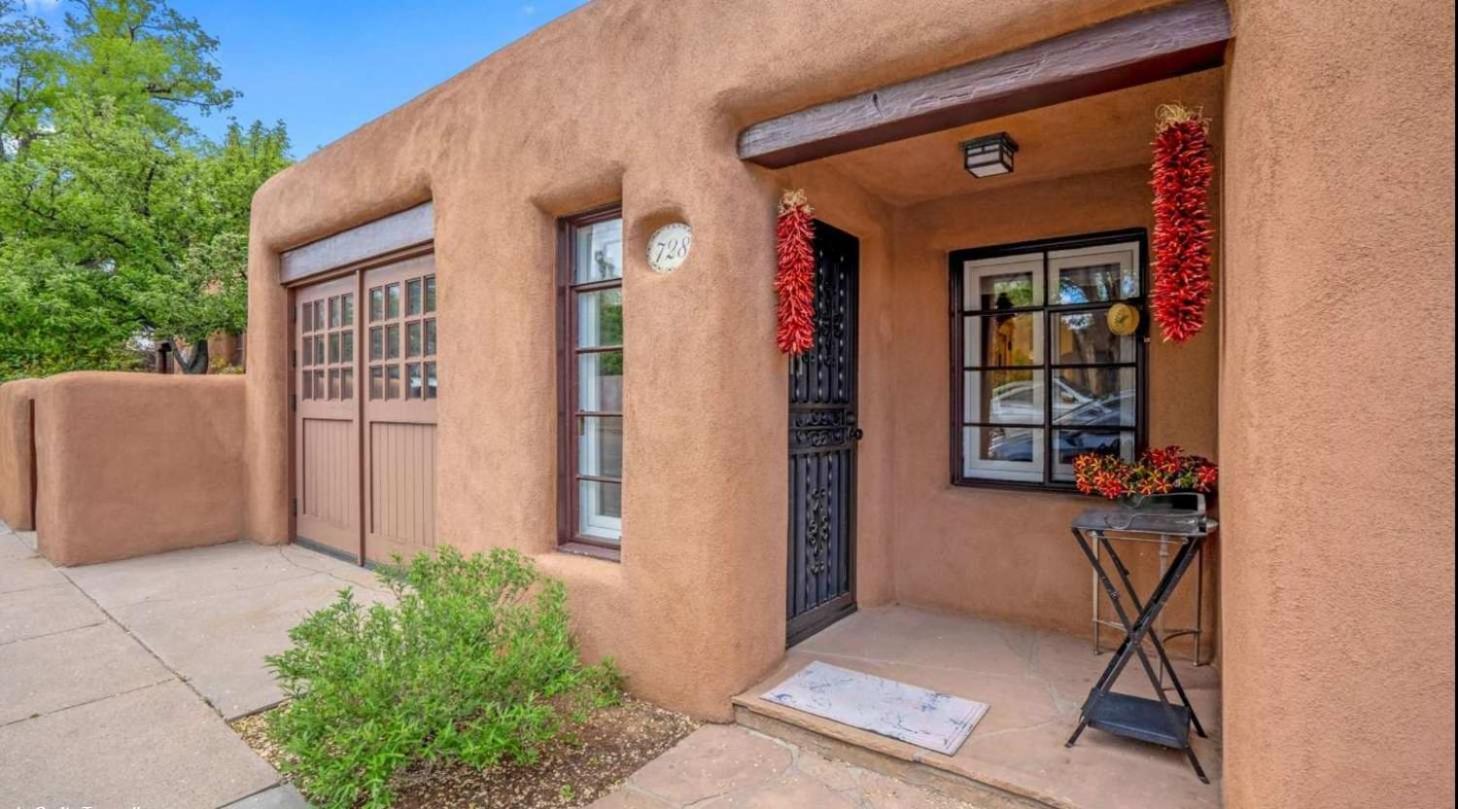 Casita Gomez- Courtyard - Quiet - Railyard - 1br Holiday home *