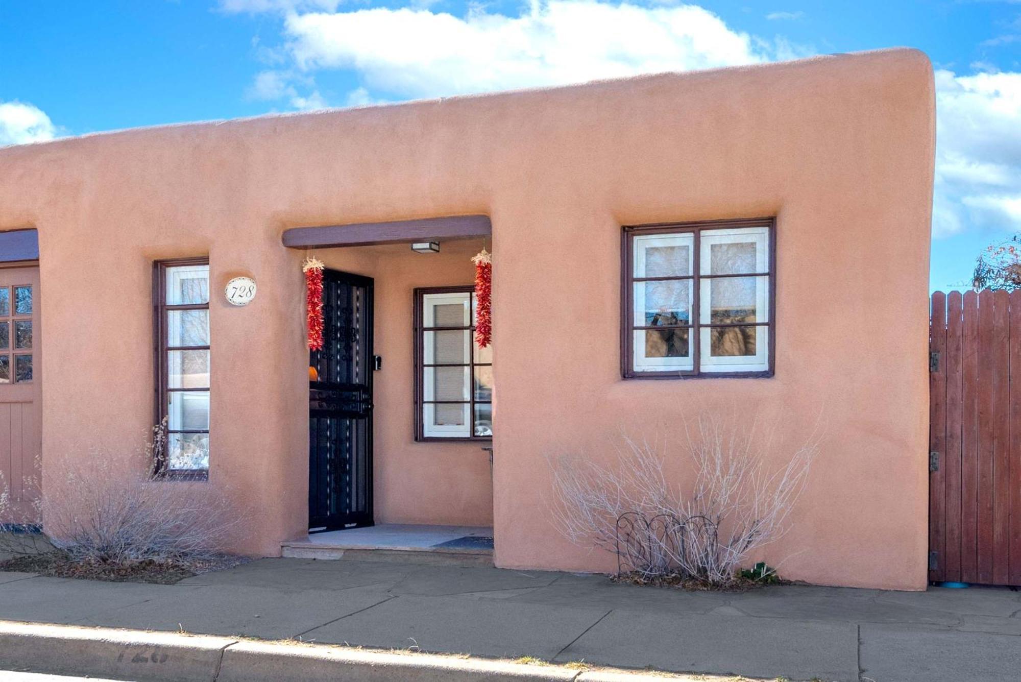 Casita Gomez- Courtyard - Quiet - Railyard - 1br