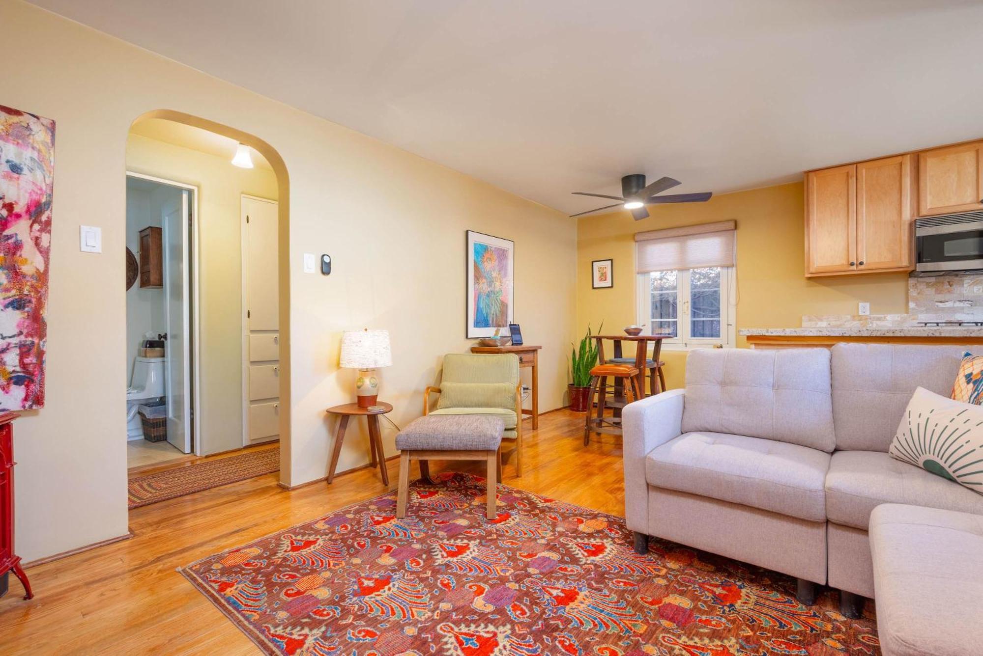 Casita Gomez- Courtyard - Quiet - Railyard - 1br Holiday home *