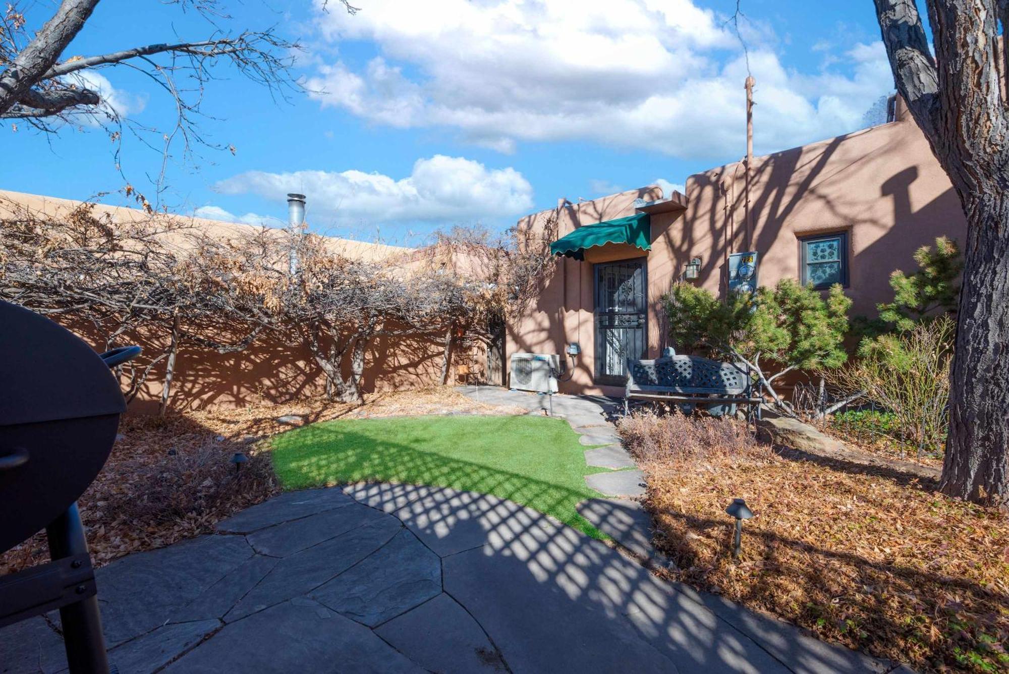 Casita Gomez- Courtyard - Quiet - Railyard - 1br